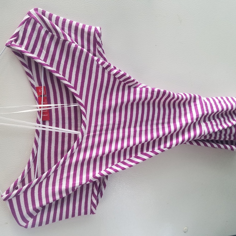 Purple & White Beautififul XS 95% Rayon 5% Spandex